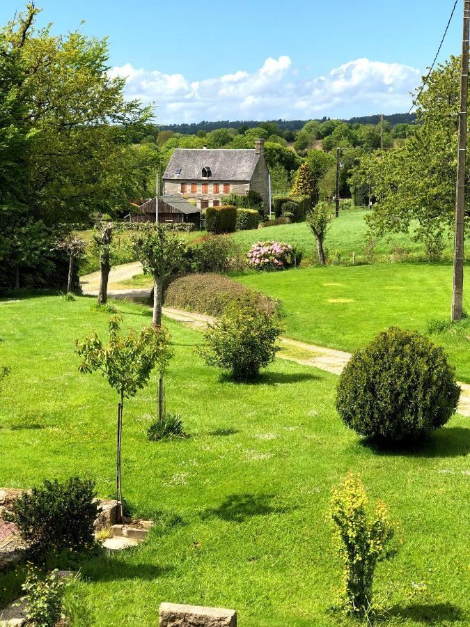 La Blanche Roche Bed & Breakfast Sourdeval Exterior photo